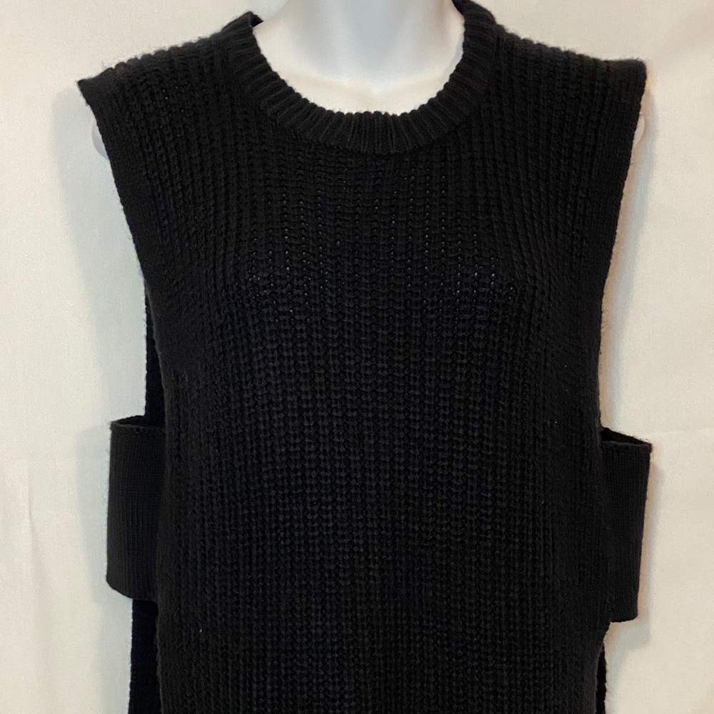 Chic Black Knit Sleeveless Top